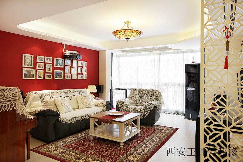 时尚现代精致唯美混搭客厅红色相片墙装饰图