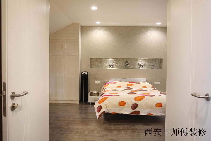 简约现代卧室筒灯设计