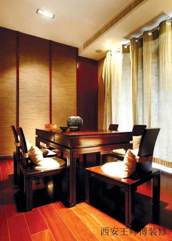 红色艳丽后现代风格复式餐厅四方桌装饰效果图
