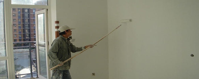 自己刷白墙用什么材料