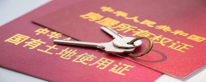定做的橱柜有盖板吗