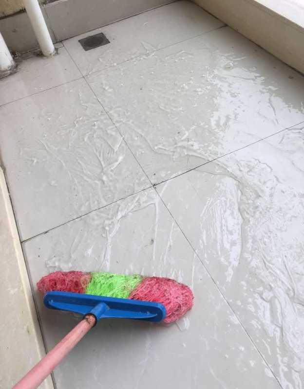 水泥墙面多久能刮腻子(水泥墙要刮几遍腻子)
