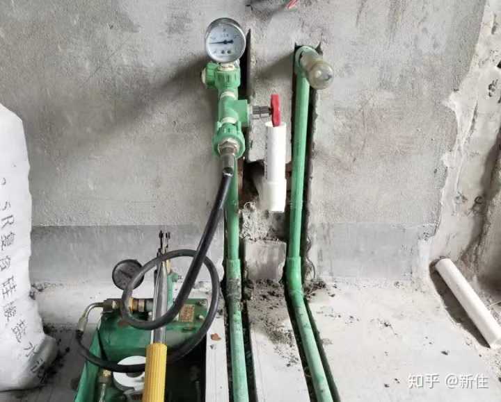 木地板不平整怎么办(地面不平木地板不平怎么弄)
